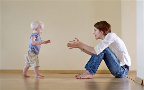 ?教寶寶學(xué)走路，90%的家長(zhǎng)都在犯這3個(gè)錯(cuò)誤